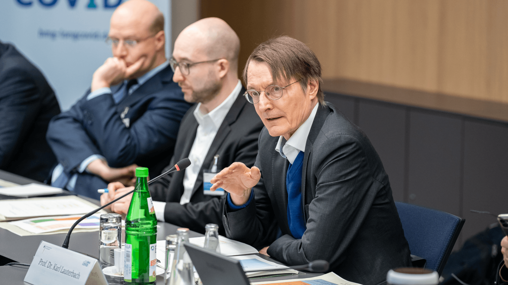 Das Foto zeigt Bundesgesundheitsminister Prof. Dr. Karl Lauterbach im Rahmen des fünften Runden Tisches Long COVID.